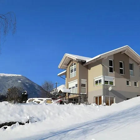 Alexandra Apartment *