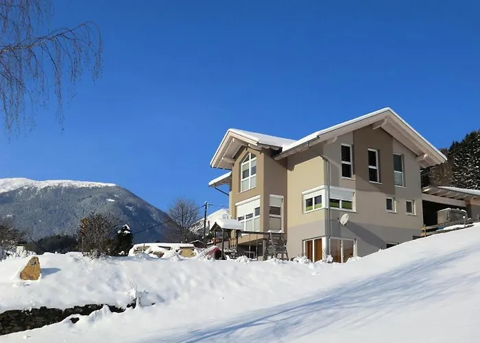 Alexandra Apartment *