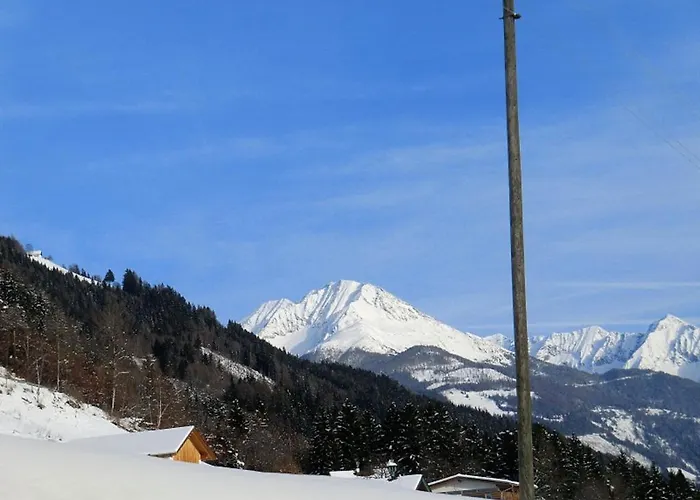 Alexandra Apartment *