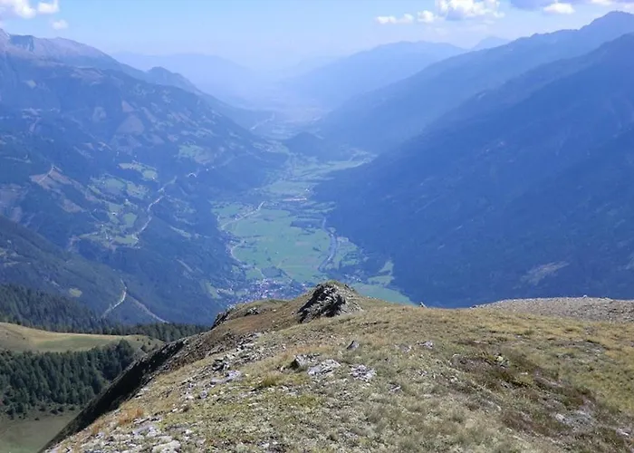 Alexandra Apartment Flattach